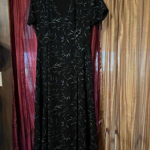 Black Floral-Print V-Neck Women’s Dress